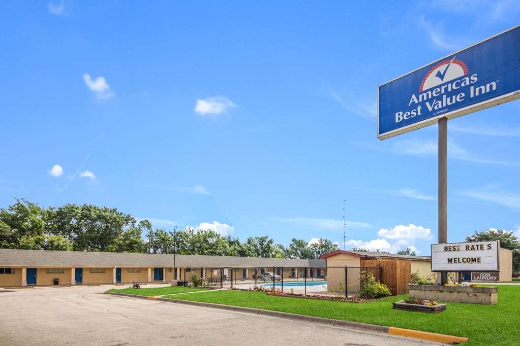 Americas Best Value Inn Giddings Exteriör bild