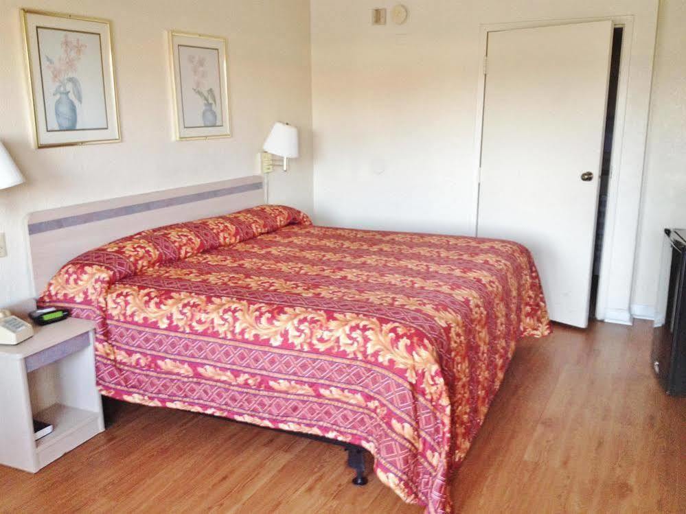 Americas Best Value Inn Giddings Exteriör bild